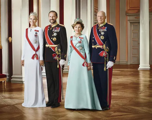 Natalia二婚嫁LV太子,水果娜,挪威王室,平民王妃,骊歌行,李一桐,许凯,辣目洋子,流金岁月,正青春